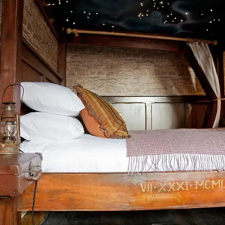 The Enchantment Chamber Apartment York